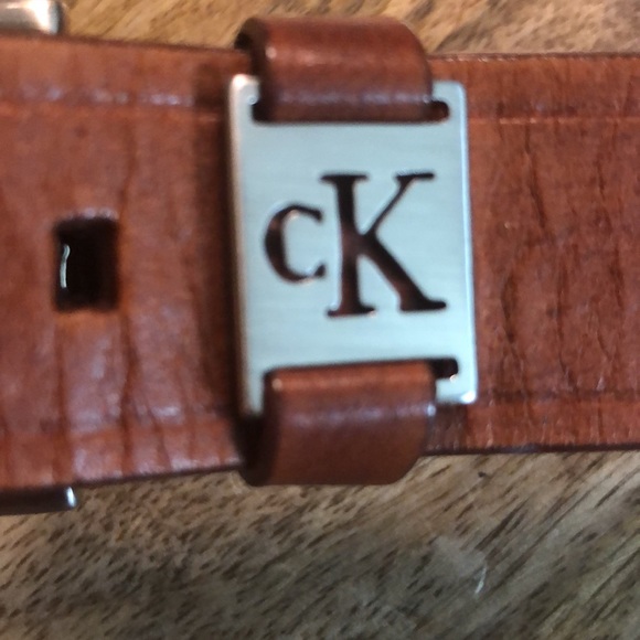 CALVIN KLEIN size S/M Honey Tan Leather bright silver  Discrete Logo $52 NEW - Picture 4 of 16